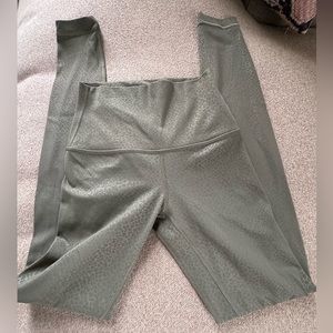 Lululemon // align high rise // embossed // size 2